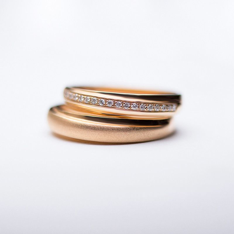 Stackable Hammered Texture PT950 and 18K Gold Couples Rings