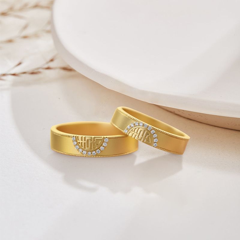 Customizable Engraved Date Over 10K Gold Wedding Ring Set