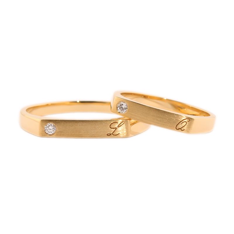 Personalized 18K Flat Engraved Couple Rings - Unique Commitment for Engagement and Wedding