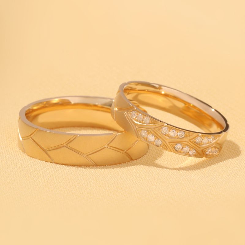 Threefold Warmth: Radiant 18K Gold Ring Trio in White, Yellow & Rose Gold Splendor